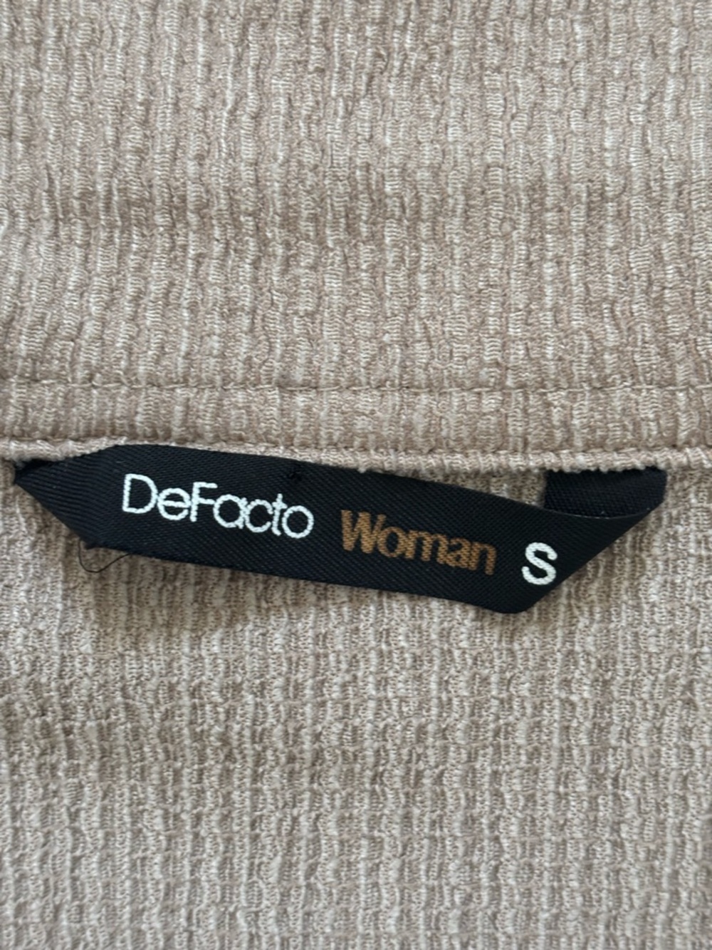 Defacto Collared Ribbed Button-Front Top in Taupe | size small - Picture 3 of 9